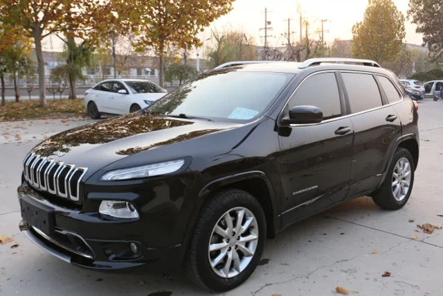 Jeep Cherokee 2.4L Excellence Edition