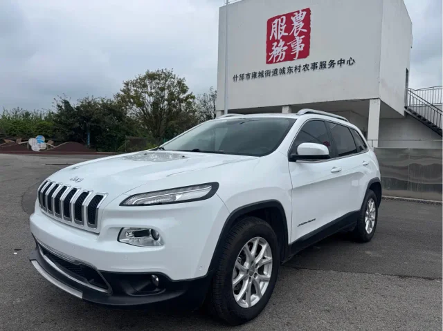 Jeep Cherokee 2.4L Professional Edition