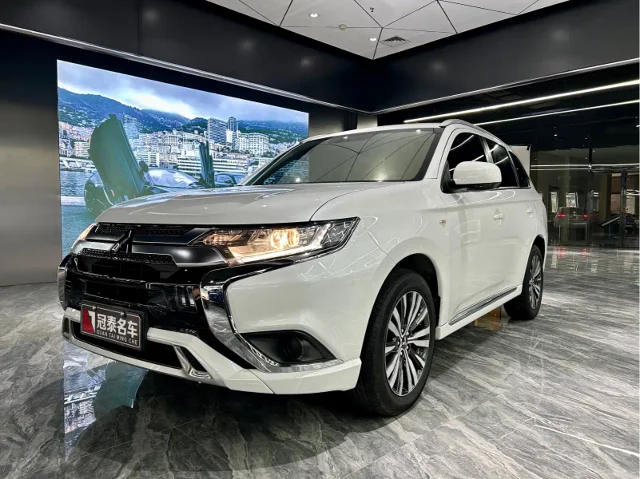 Mitsubishi Outlander Facelift 2.0L 2WD Smooth Travel Edition 5 seats