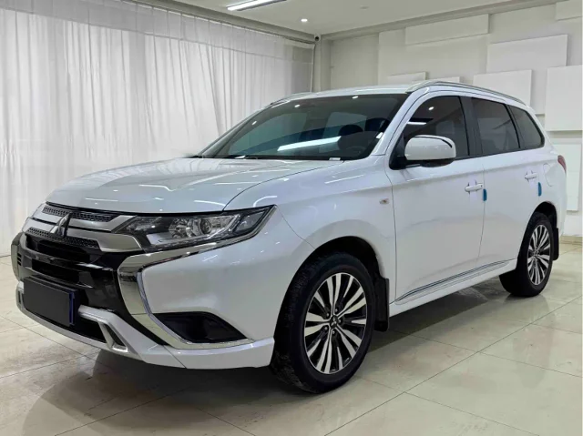 Mitsubishi Outlander 2.0L 2WD Smooth Travel Edition 5 seats