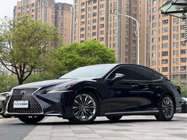 Lexus LS 500h Executive Edition China VI