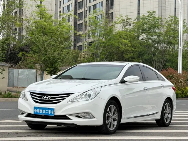 Hyundai Sonata 2.0L Auto Luxury Edition