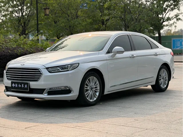 Ford Taurus EcoBoost 245 Fashion Type