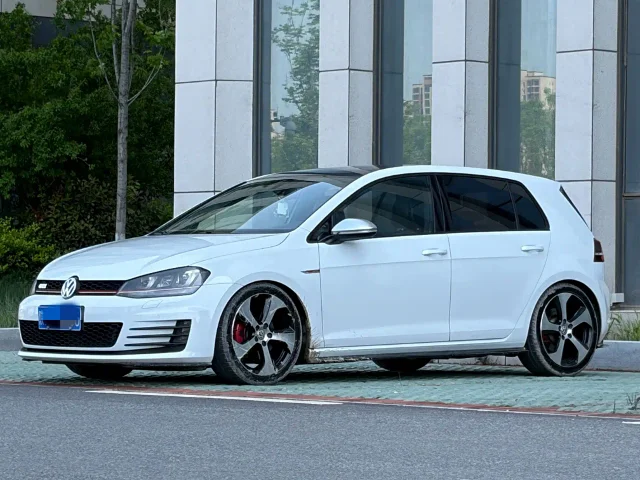 Volkswagen Golf GTI 2.0TSI GTI