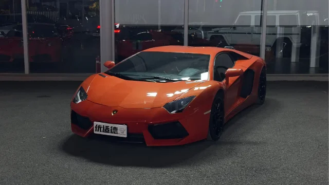 Lamborghini Aventador LP 700-4