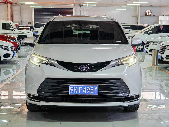 Toyota Sienna 2.5L Hybrid Supreme Edition