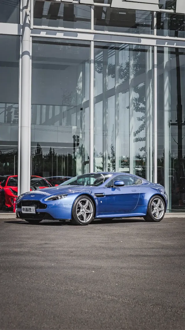 Aston Martin V8 Vantage 4.7L Coupe