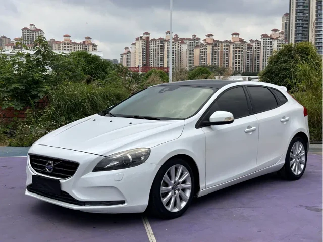Volvo V40 1.6T Smart Leisure Edition