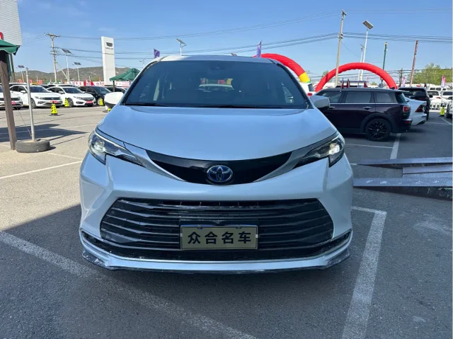 Toyota Sienna 2.5L Hybrid Premium Edition