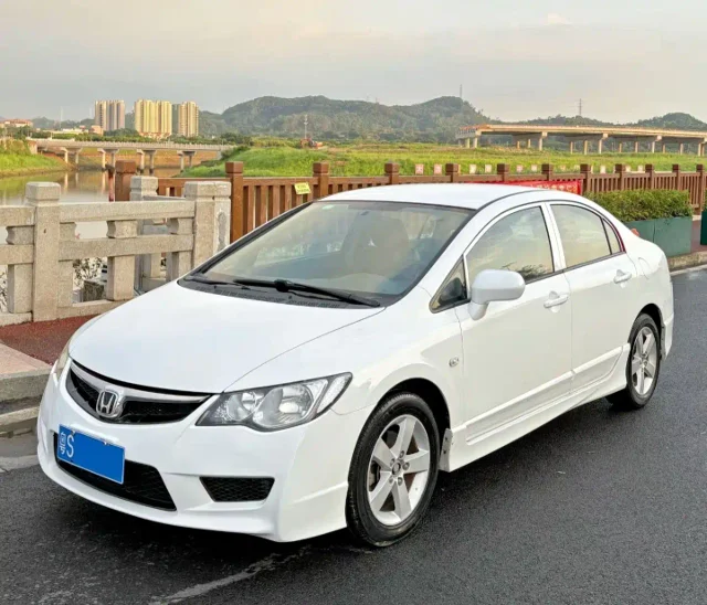 Ciimo Ciimo 1.8L Auto