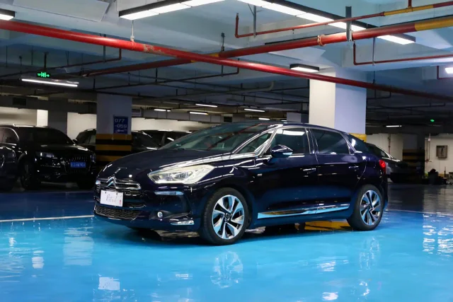 DS 5 1.6T Luxury Edition THP200