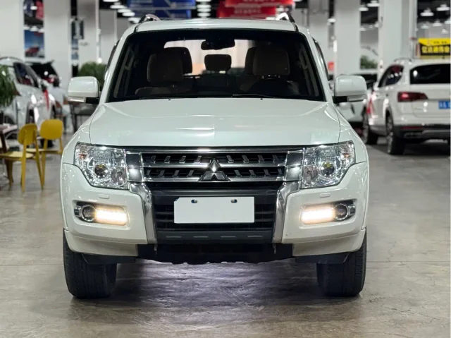 Mitsubishi Pajero (Import) 3.0L Auto Standard Edition China V