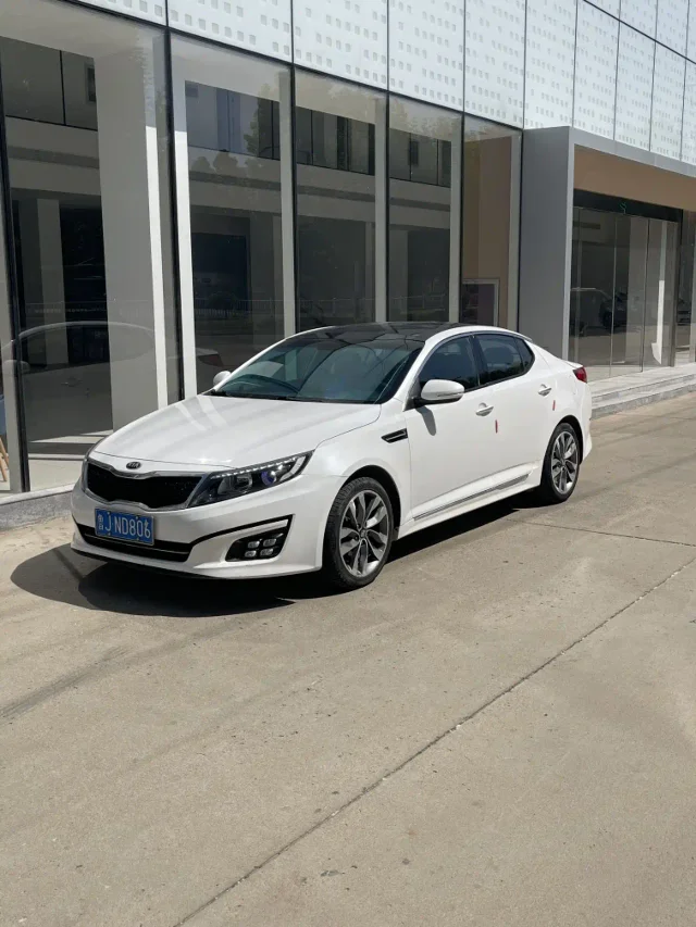 Kia K5 2.0L Auto LUXURY