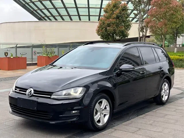 Volkswagen Golf (Import) 1.4TSI Luxury Touring Edition