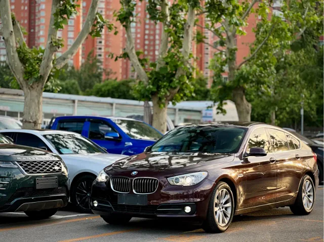 BMW 5 Series GT 528i Leading Type