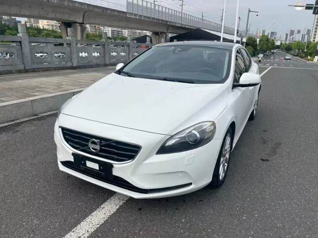 Volvo V40 2.0T Smart Elegant Edition