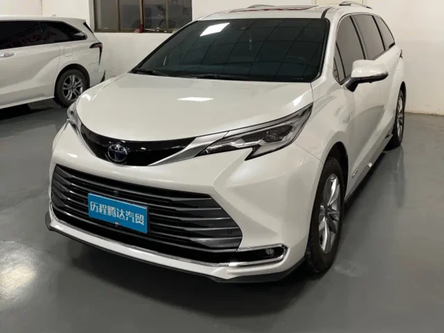 Toyota Sienna 2.5L Hybrid Supreme Edition