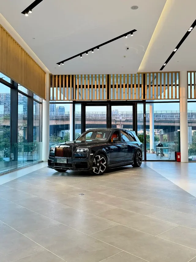 Rolls-Royce Cullinan 4-seat Edition