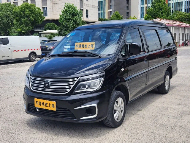 Forthing Lingzhi M5 1.6L Practical Type 7 seats