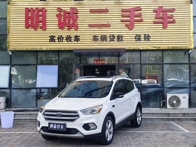 Ford Kuga Facelift EcoBoost 180 2WD Luxury Wing Type