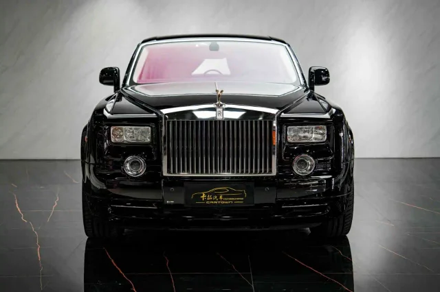 Rolls-Royce Phantom 6.7L Extended Edition EWB
