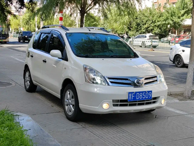 Nissan Livina Dynamic Sharp 1.6XV CVT Luxury Edition