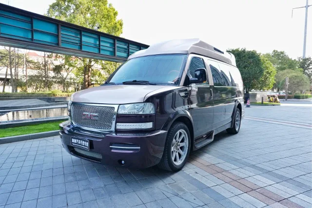 GMC Savana 6.0L G660S Elegant Premium Panoramic Roof Edition