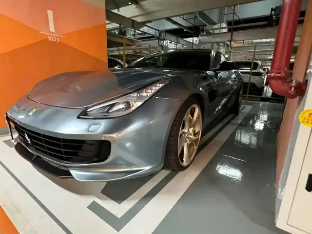 Ferrari GTC4Lusso 3.9T V8