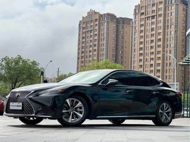 Lexus LS 350 Excellence Edition China V