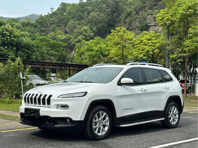 Jeep Cherokee 2.0L Superior Edition