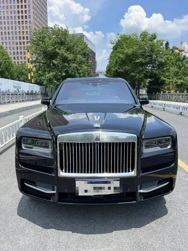 Rolls-Royce Cullinan 4-seat Edition
