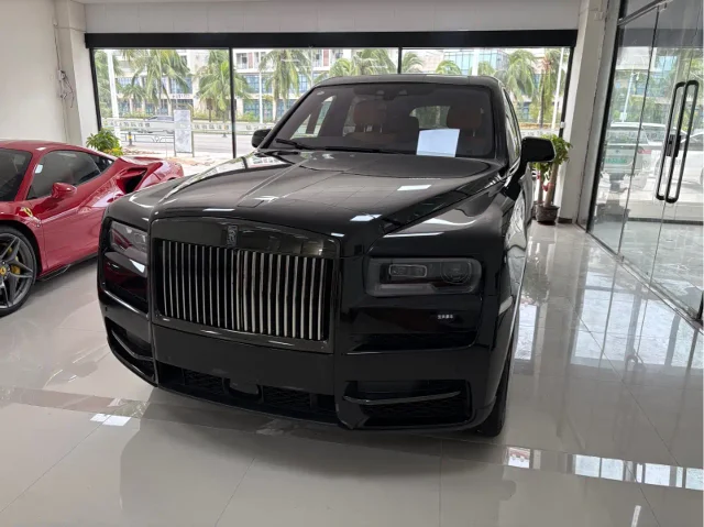 Rolls-Royce Cullinan 4-seat Edition