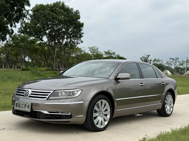 Volkswagen Phaeton 3.6L V6 4 seats Extended Individual Edition