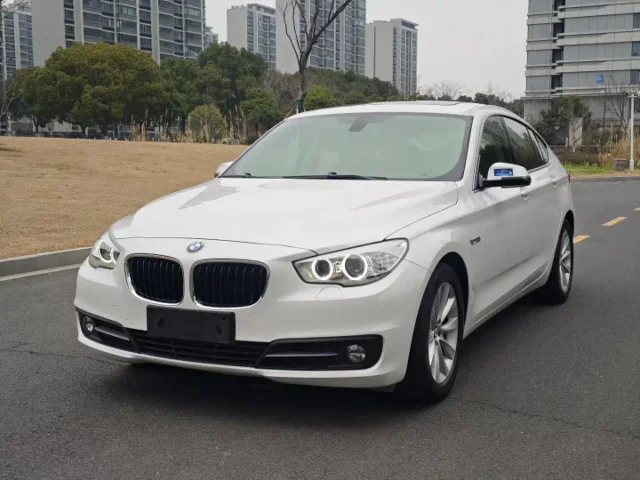 BMW 5 Series GT 528i Leading Type