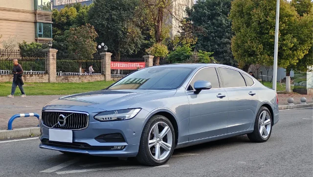 Volvo S90 T4 Smart Vision Edition