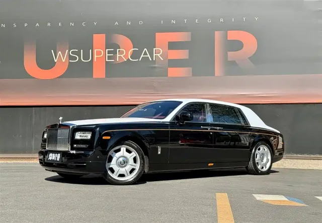 Rolls-Royce Phantom 6.7L Extended Edition EWB