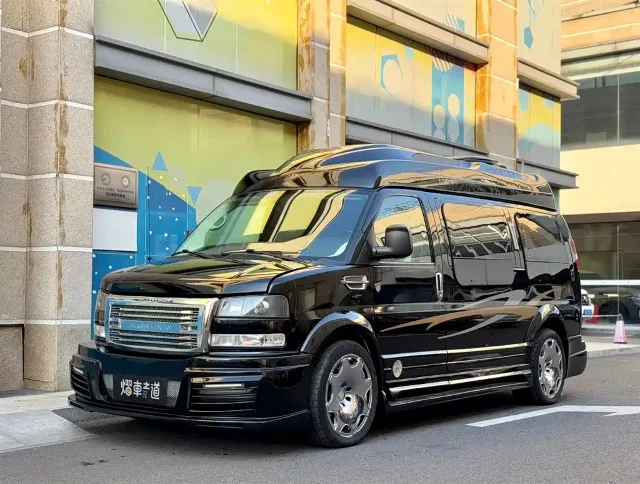 GMC Savana 5.3L 4WD Leader Edition
