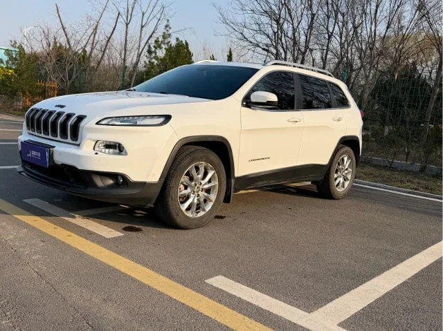 Jeep Cherokee 2.4L Superior Edition