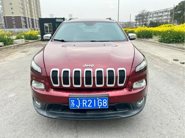 Jeep Cherokee 2.4L Leading Edition