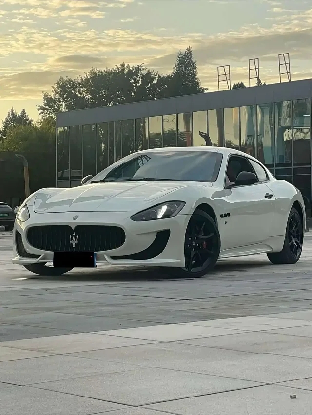 Maserati GranTurismo 4.7L Sport F1