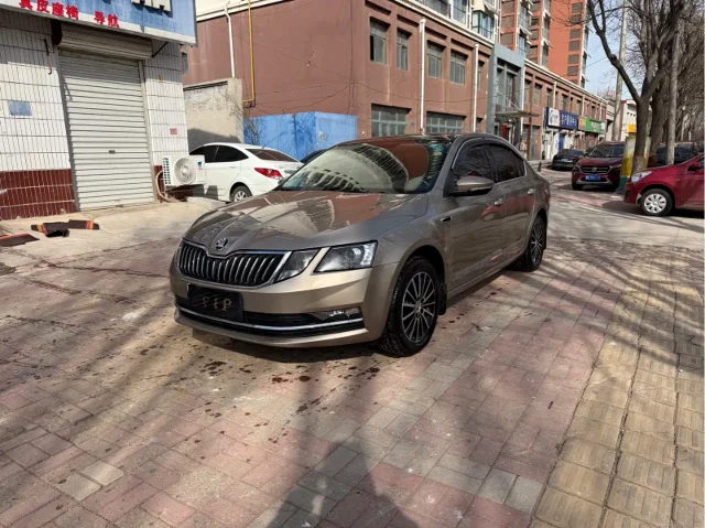 Skoda Octavia TSI230 DSG Luxury Edition