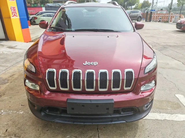 Jeep Cherokee 2.4L Leading Edition