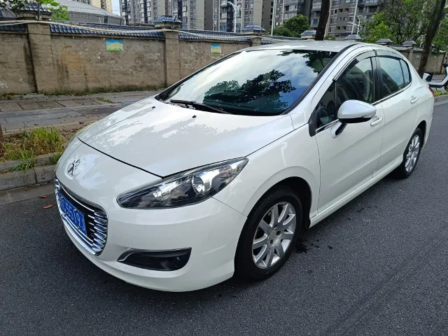 Peugeot 308 1.6L Manual Fashion Edition