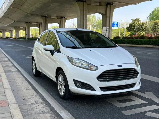 Ford Fiesta Hatchback 1.5L Auto Fashion Type