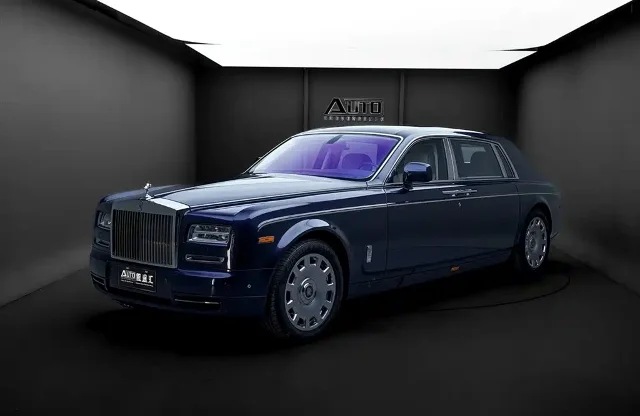 Rolls-Royce Phantom 6.7L Extended Edition EWB