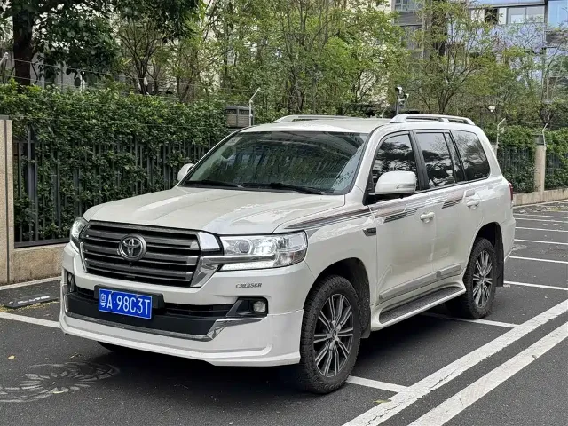 Toyota Land Cruiser 4.0L V6 Middle East Base Edition