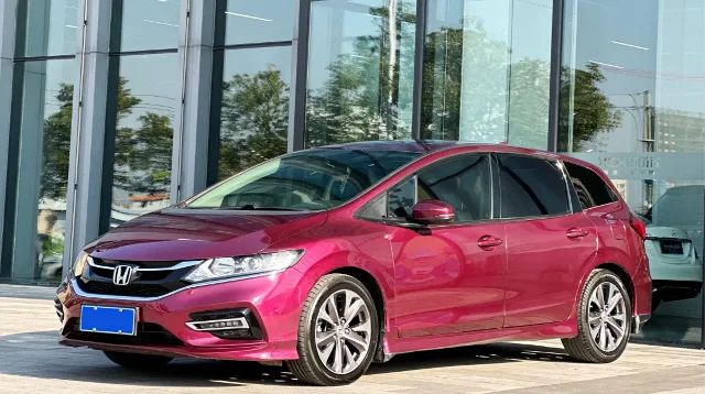 Honda Jade 210TURBO CVT Elegant Edition 5 seats