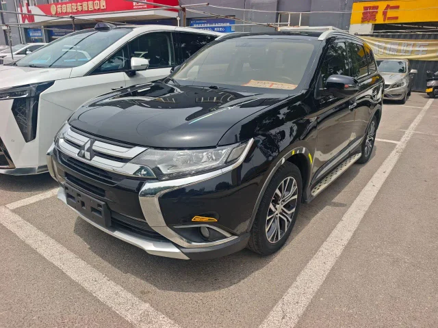 Mitsubishi Outlander 2.4L 4WD Luxury Edition 7 seats