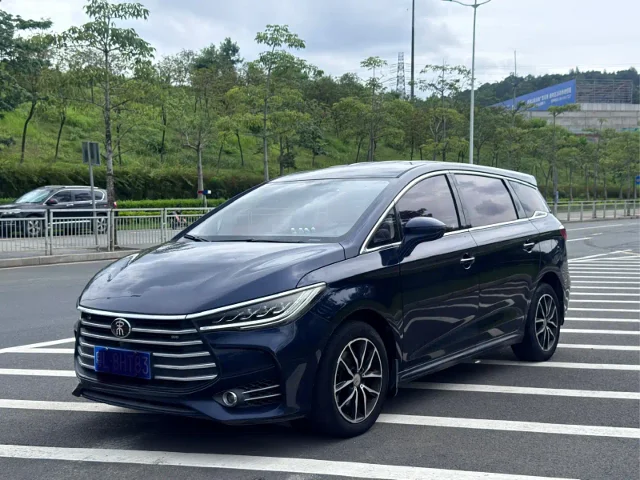 BYD Song MAX 1.5T Auto Connected Luxury Type 6 seats