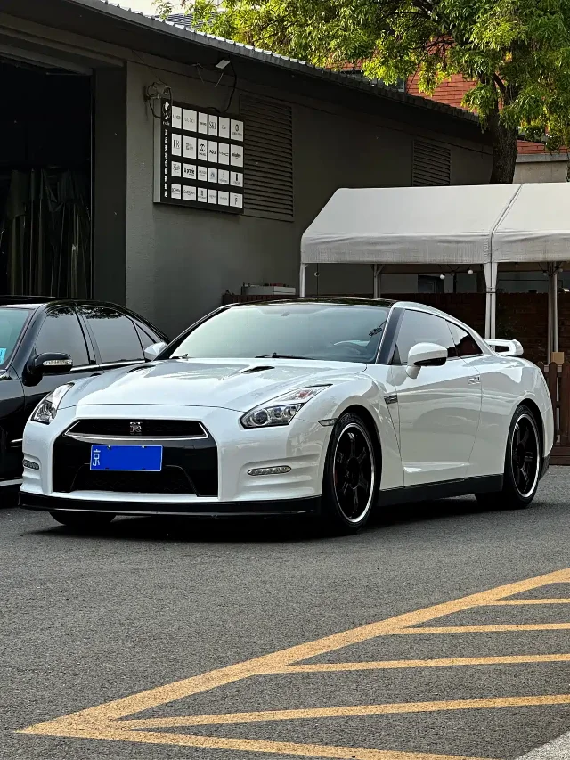 Nissan GT-R 3.8T Premium Edition